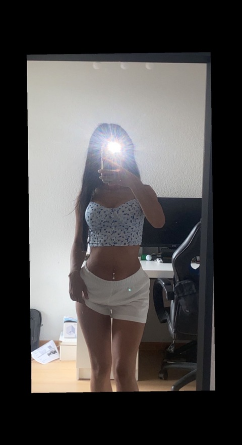 laurabeb onlyfans leaked picture 1