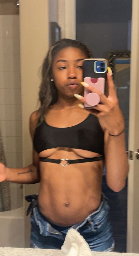 luvroxie onlyfans leaked picture 1