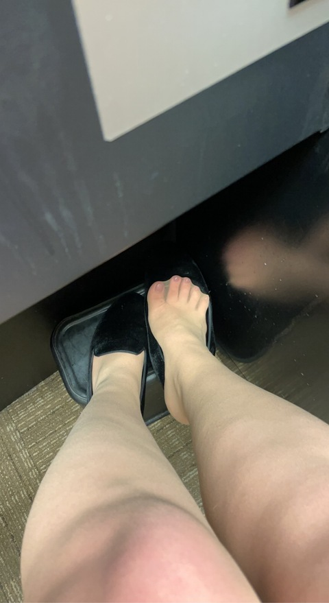 officefeet onlyfans leaked picture 1