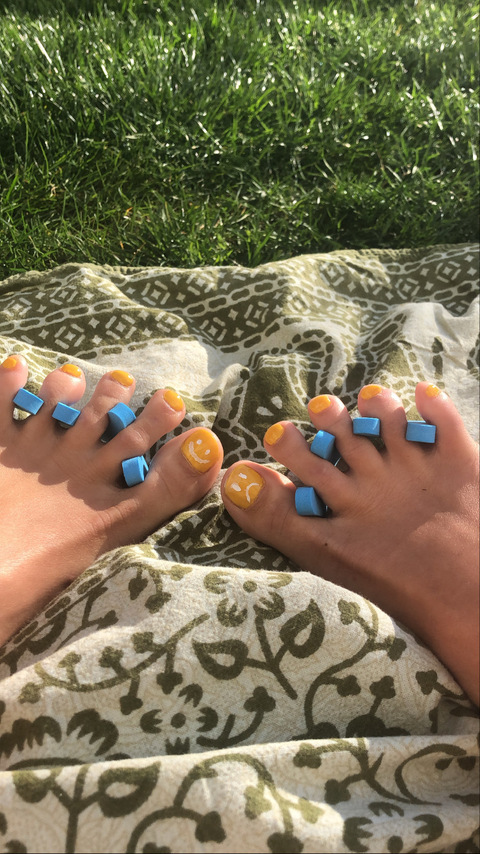 prettylittlefeetfootsies onlyfans leaked picture 1