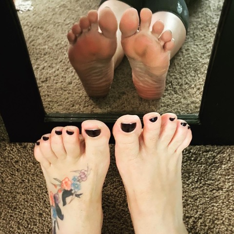 youlovemyfeettrample onlyfans leaked picture 1